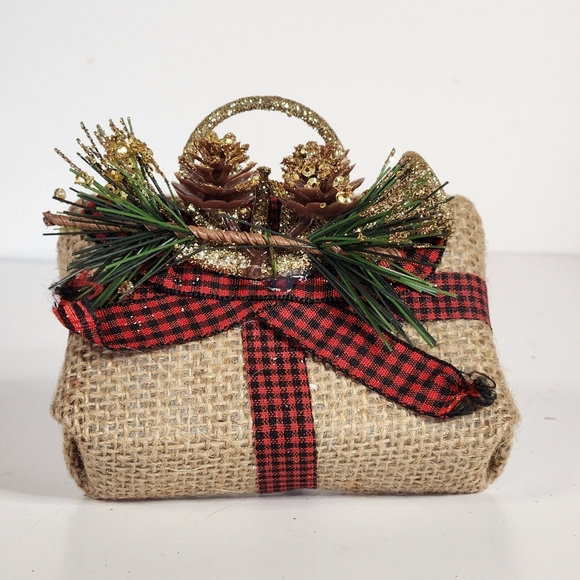 PRESENT & BOW CLIP ON CHRISTMAS ORNAMENT - Picture 8 of 16